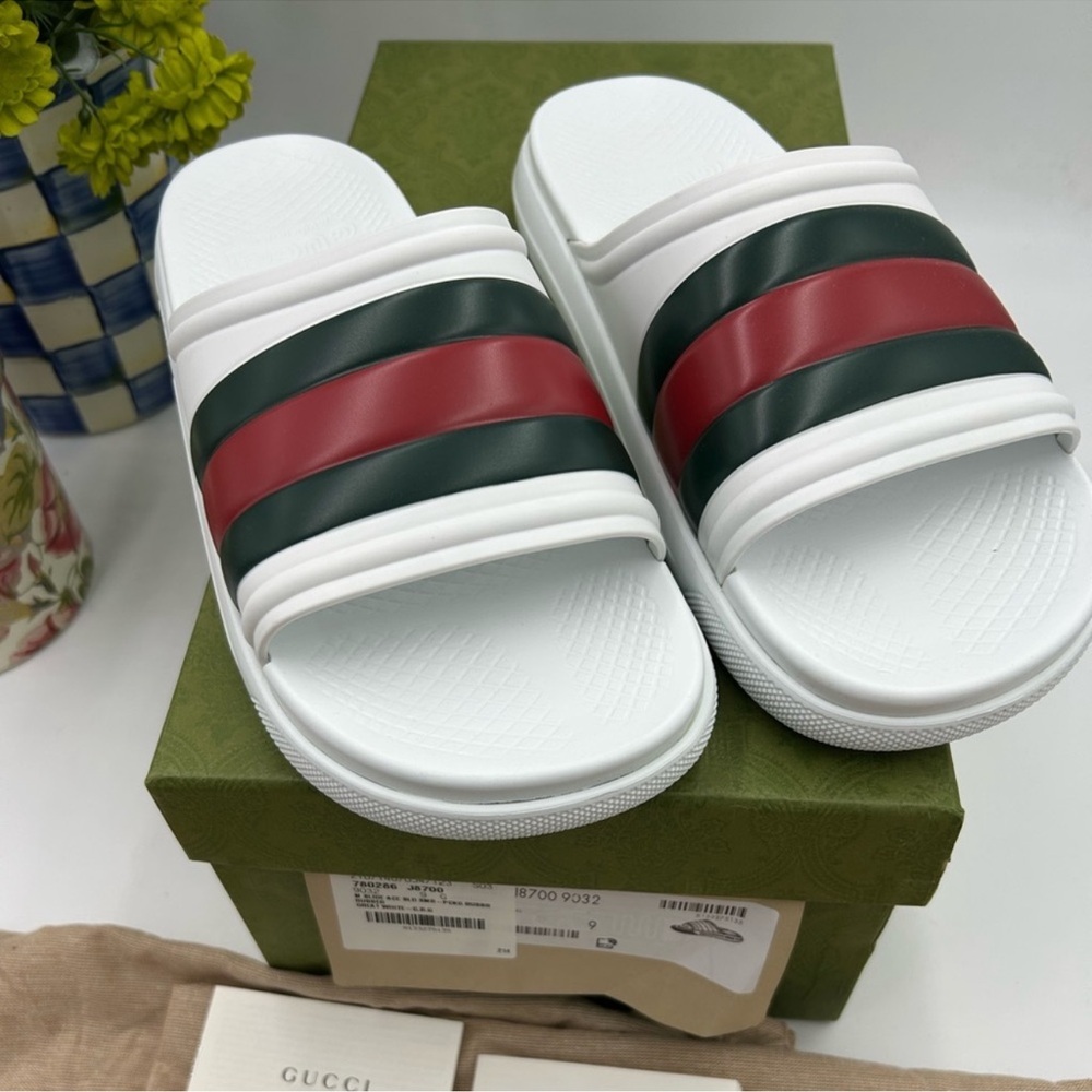 Men’s Gucci, Ace Web, striped rubber pool slide size 9 made in Italy.